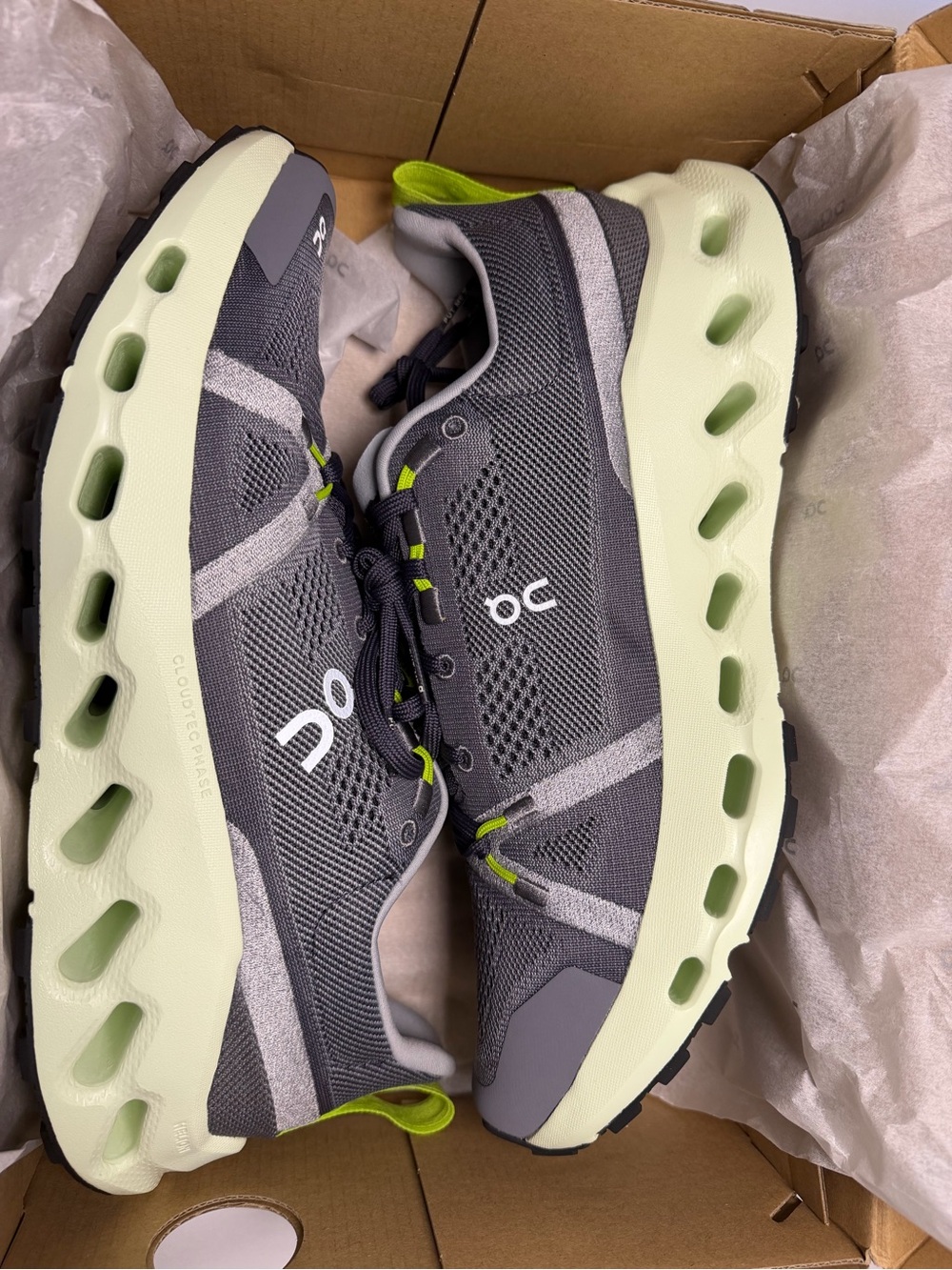 On Clouds Cloudsurfer Trail Sneakers